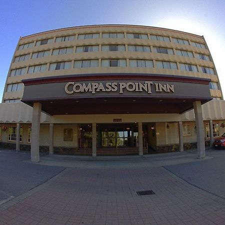 Compass Point Inn - Surrey Zewnętrze zdjęcie